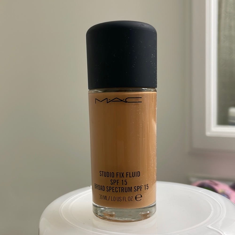 MAC Studio Fix Fluid Foundation NC 40